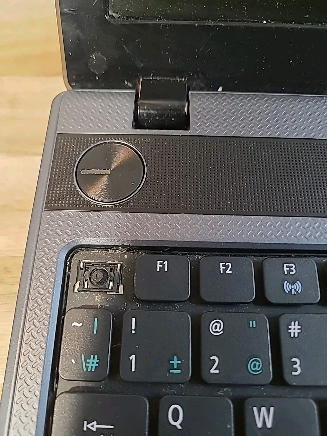 Acer Aspire 5733 Intel Core i3-380M 15.6″ Laptop (AS-IS) For Parts or Repair