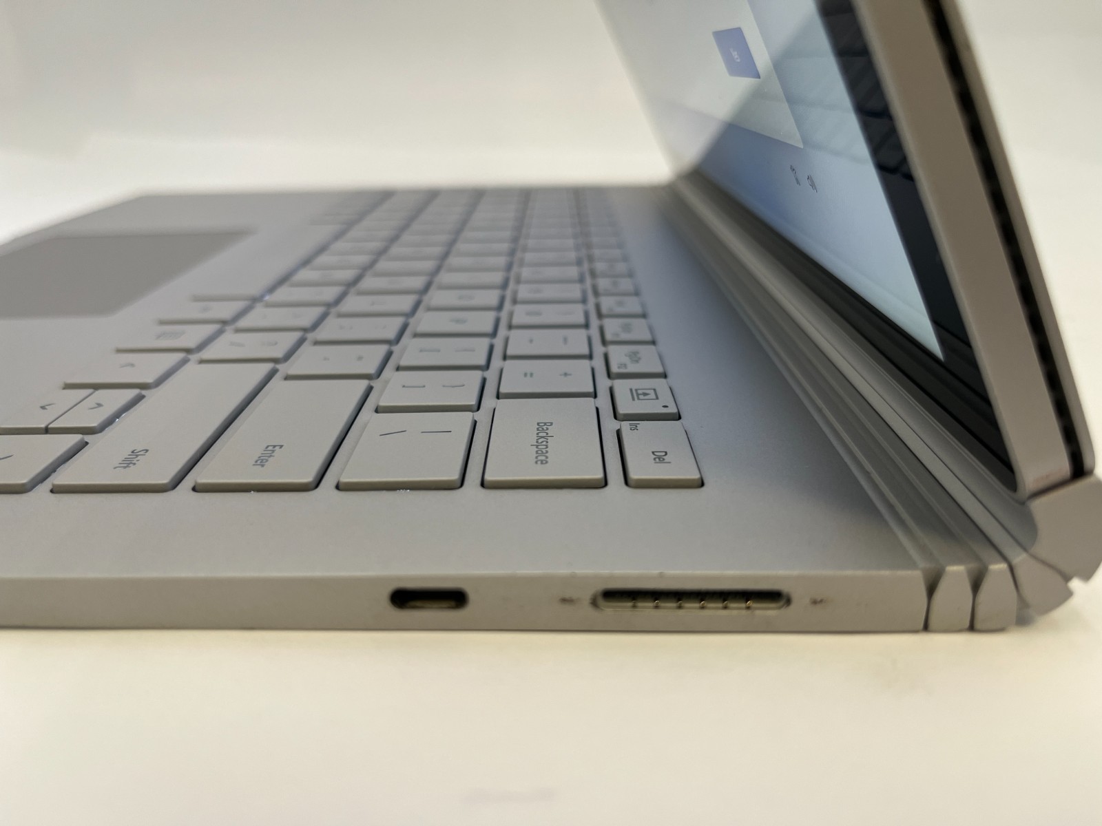 Microsoft Surface Book 2 i5-7300U@2.6 GHZ, 8GB 256GB Windows 11 Pro