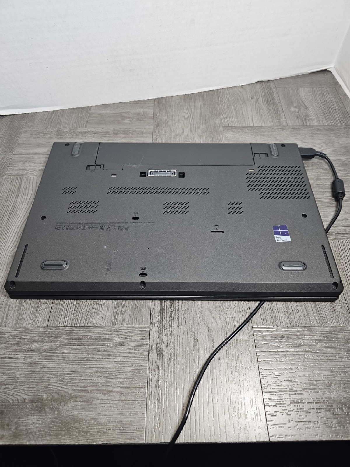Lenovo ThinkPad T460 14 Inch ( 256GB SSD, Intel Core i5 6th Gen., 2.40GHz, 8GB )
