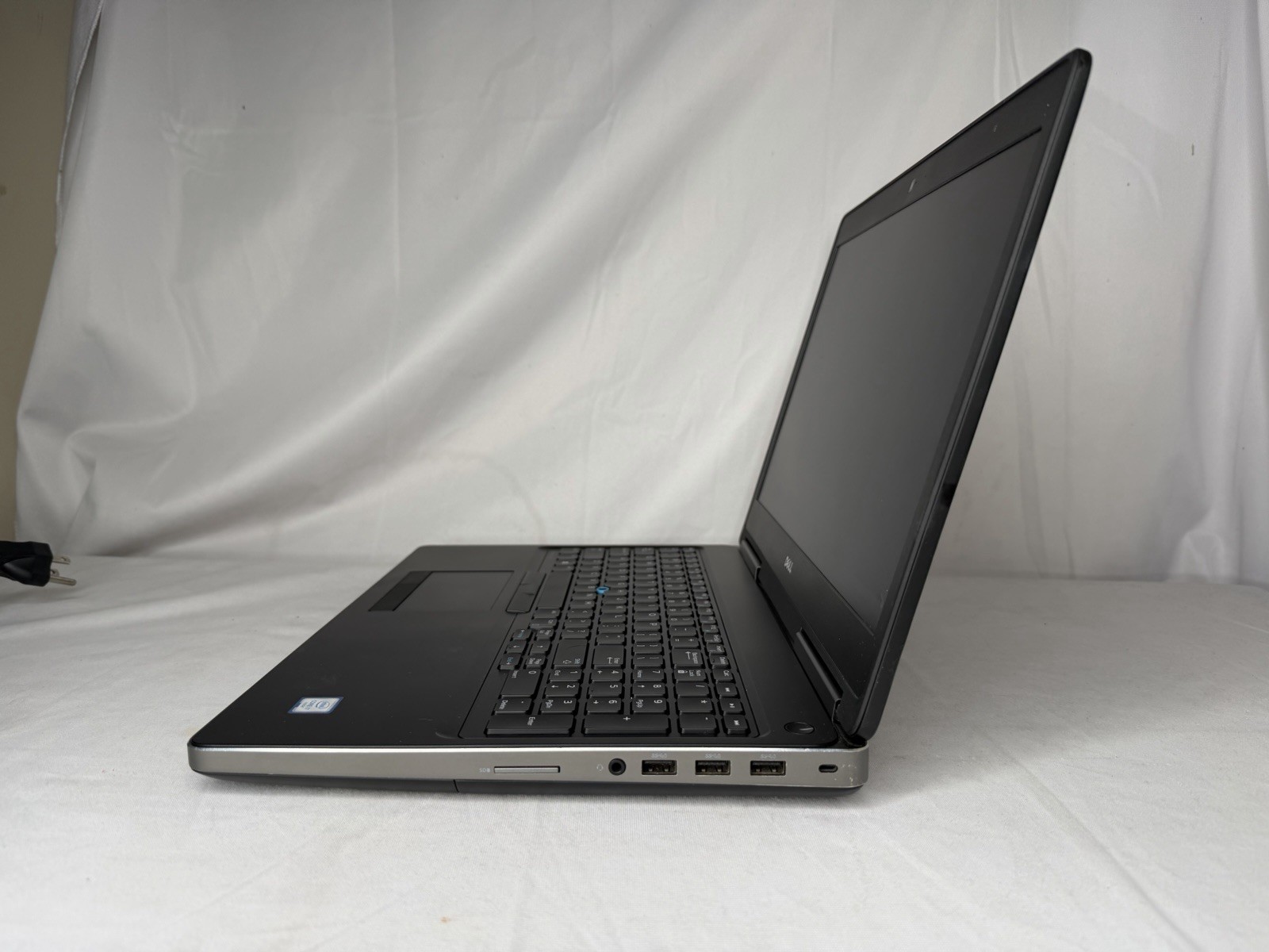 Dell Precision 7520 i7-6820HQ 48GB RAM 512GB SSD Quadro M2200 4GB Win 11 Pro