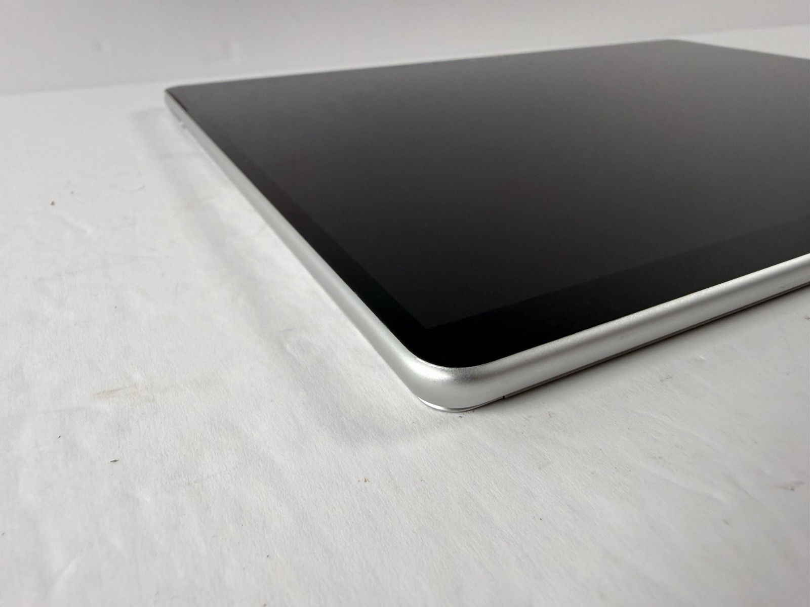 Microsoft Surface Pro 8 (1982) i5-1145G7 – 16GB RAM – 256GB 120Hz – Win 11 Pro