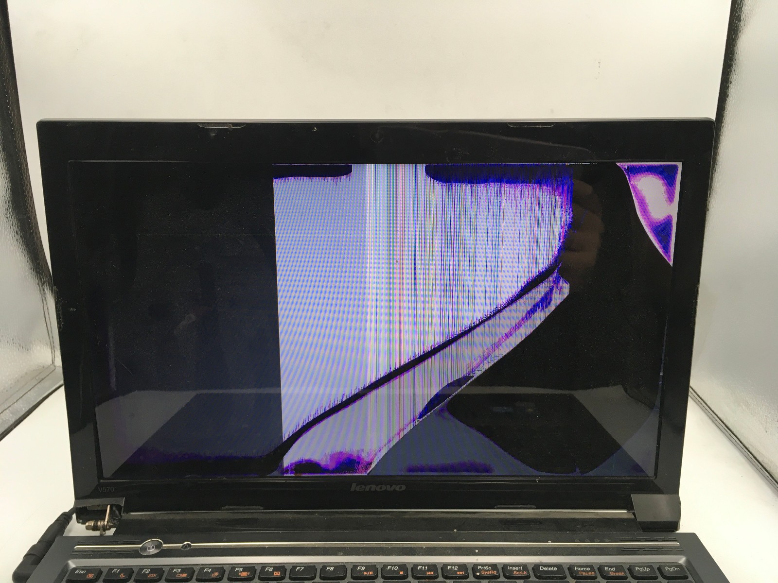 LENOVO V570 1066 – FOR PARTS/BAD LCD – INTEL i5-2410M – 6GB RAM – READ DESC – BB