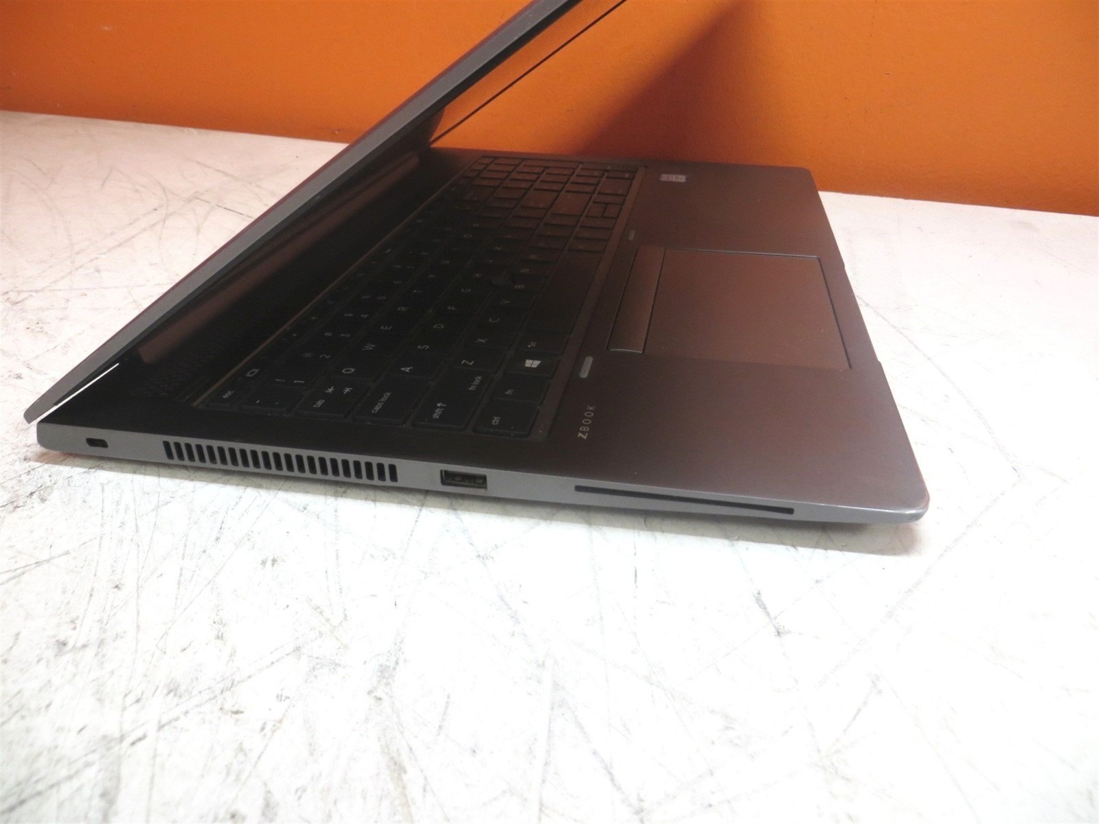 Dark Spot HP ZBook 15u G6 Laptop Intel i7-8565U 1.8GHz 8GB 256GB SSD