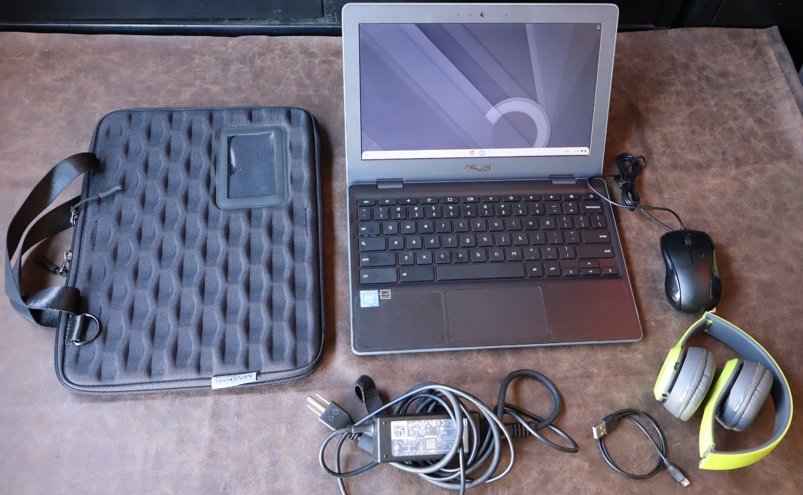 ASUS Chromebook C204m 11.6″ – 32GB SSD – 4GB RAM Case Headphones Mouse BUNDLE