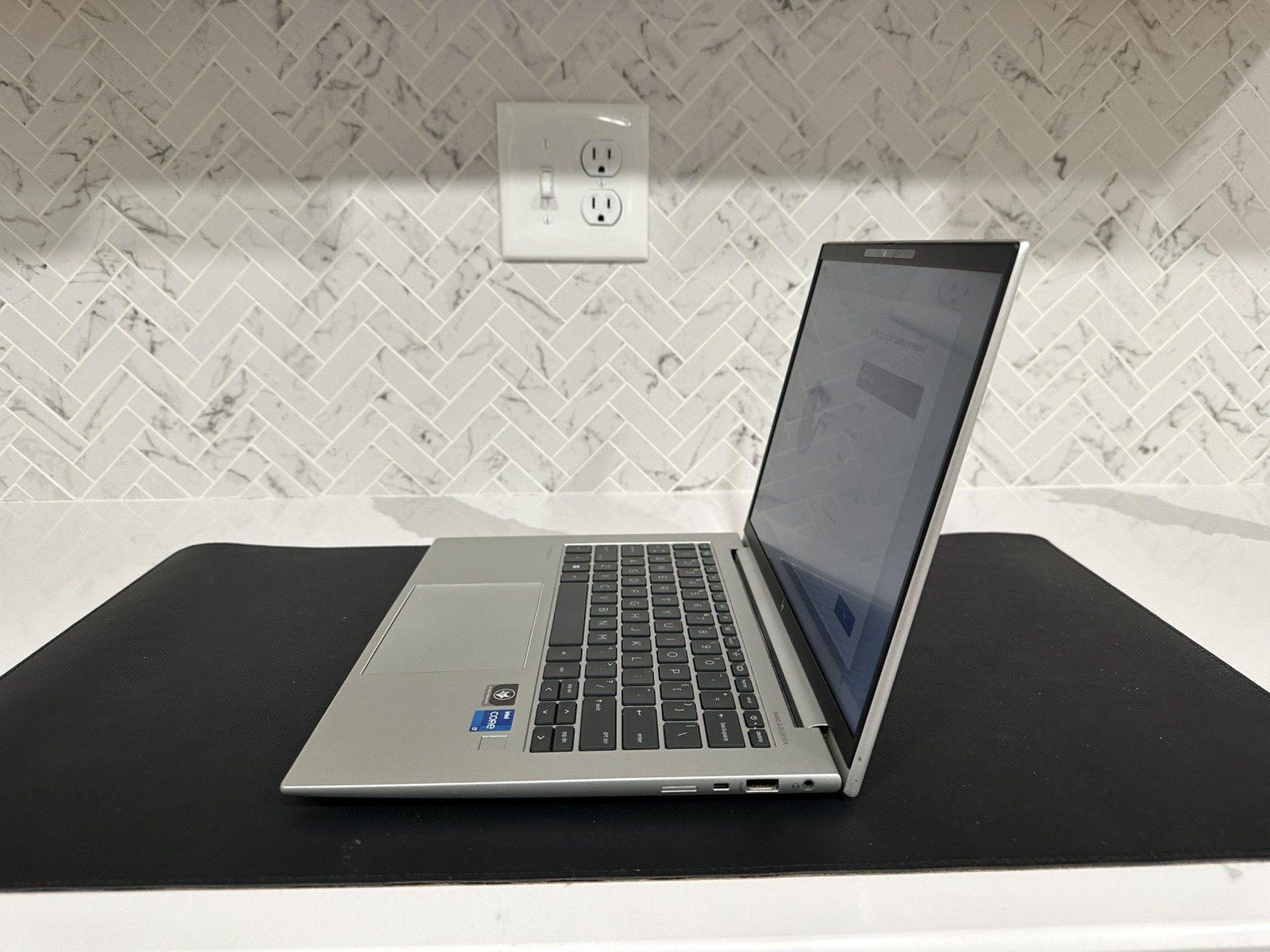 HP EliteBook 840 G9 14 in FHD i7 32GB 512GB SSD W11 Pro Laptop