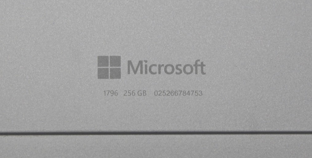 Microsoft Surface Pro 6 1796 i7-8650U @ 1.9 GHz 256 GB 8 GB Windows 11 P Locked