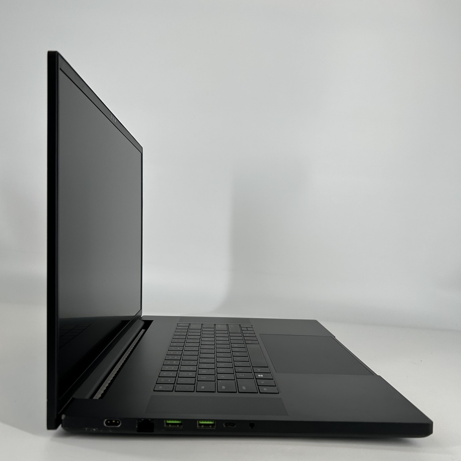 Razer Blade 18 240Hz QHD+ 2.2 GHz i9-13980HX 64GB 2TB RTX 4090 – THERMAL ISSUE