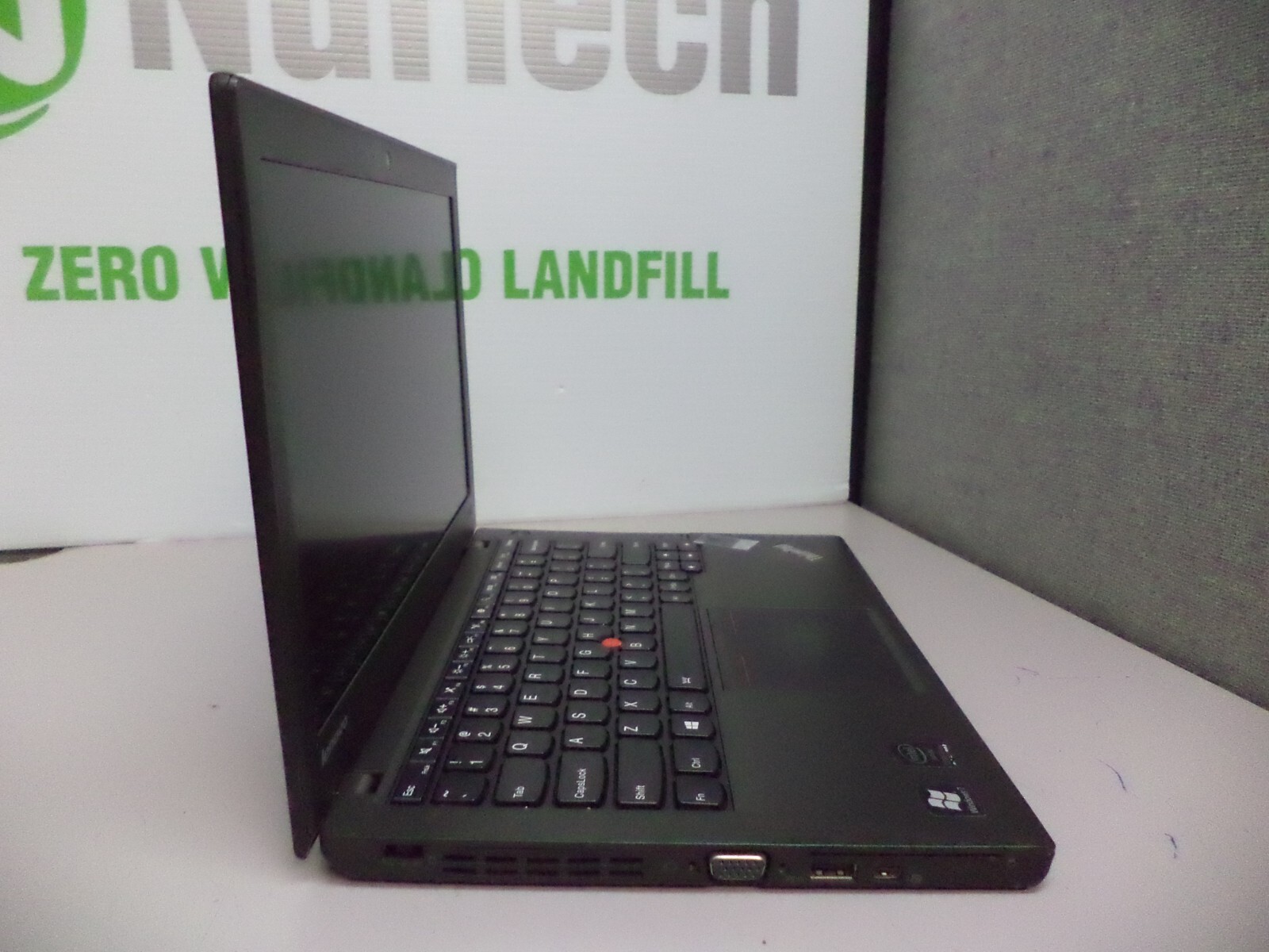 Lenovo ThinkPad X240 12.5″ i7-4600U 2.1GHz 8GB/320GB Webcam Laptop [No OS/AC]