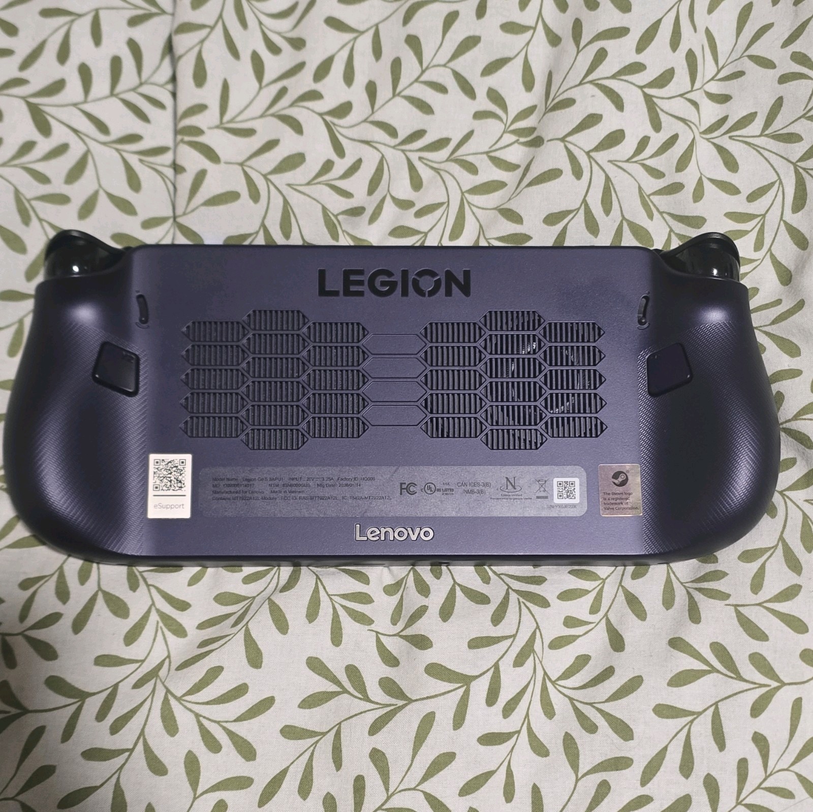 Lenovo Legion Go S Z1 Extreme 32GB RAM SteamOS Handheld Gaming PC