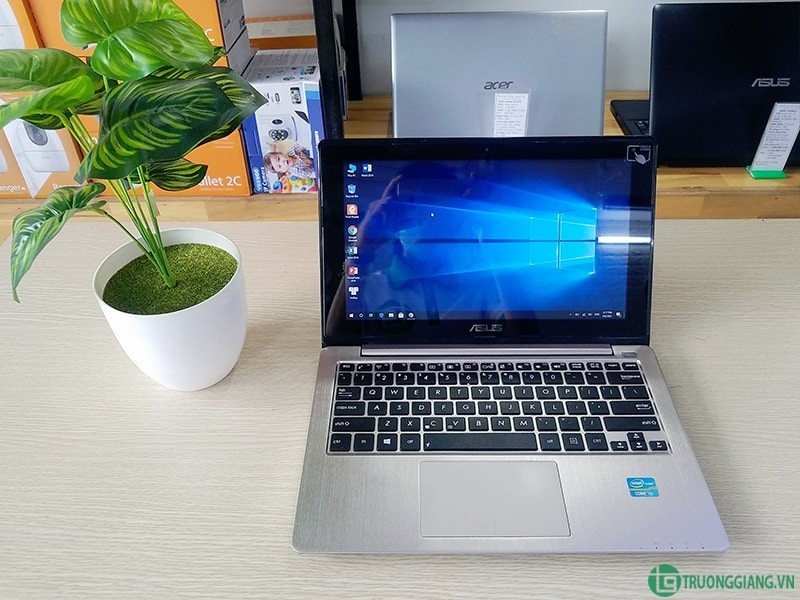 ASUS X202E 11.6in. Windows 11 Notebook/Laptop, Charger + Portfolio Case included