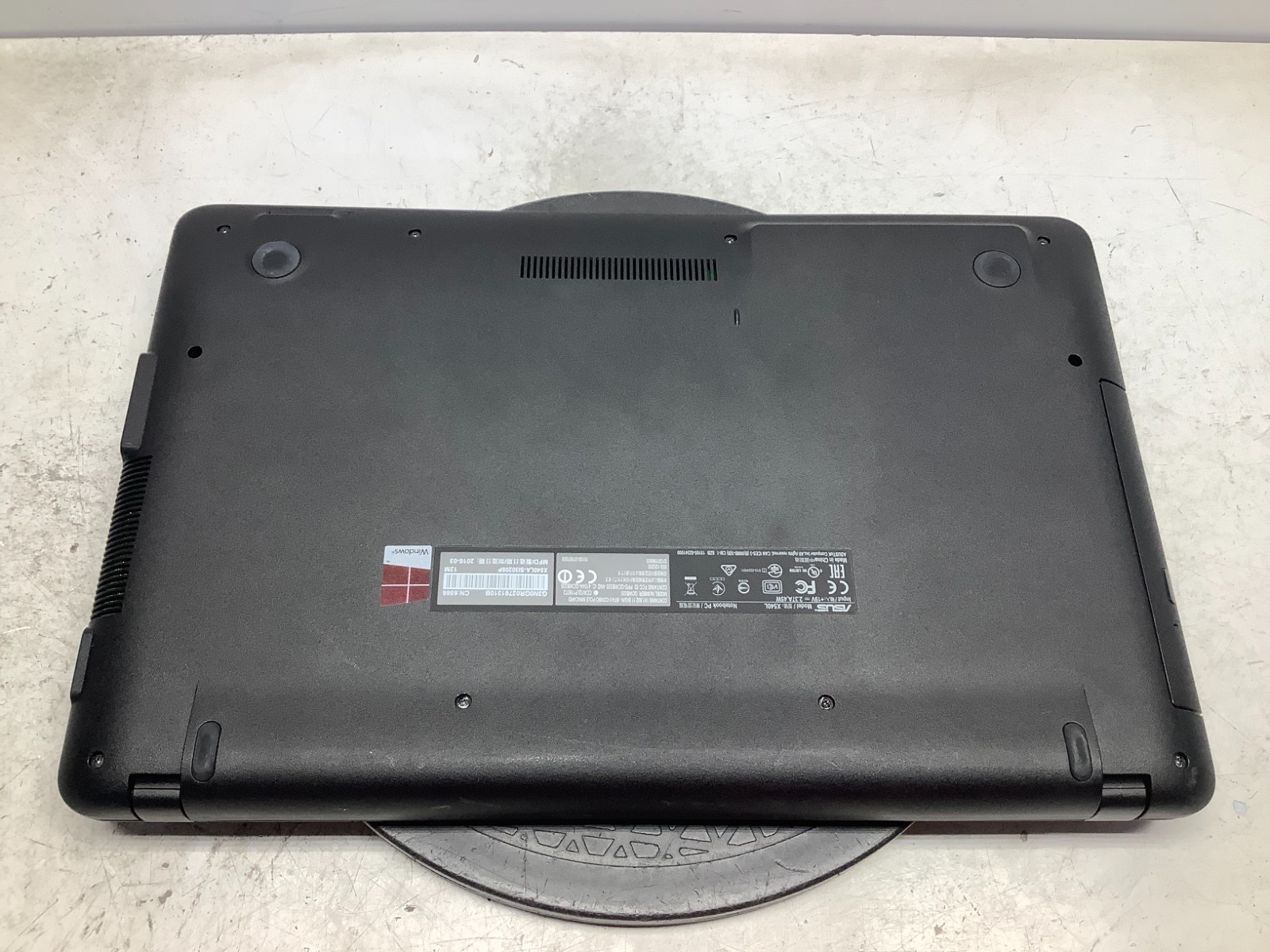 Asus X540L Intel i3-5020U 2.2GHz 4 GB NO HDD/Battery