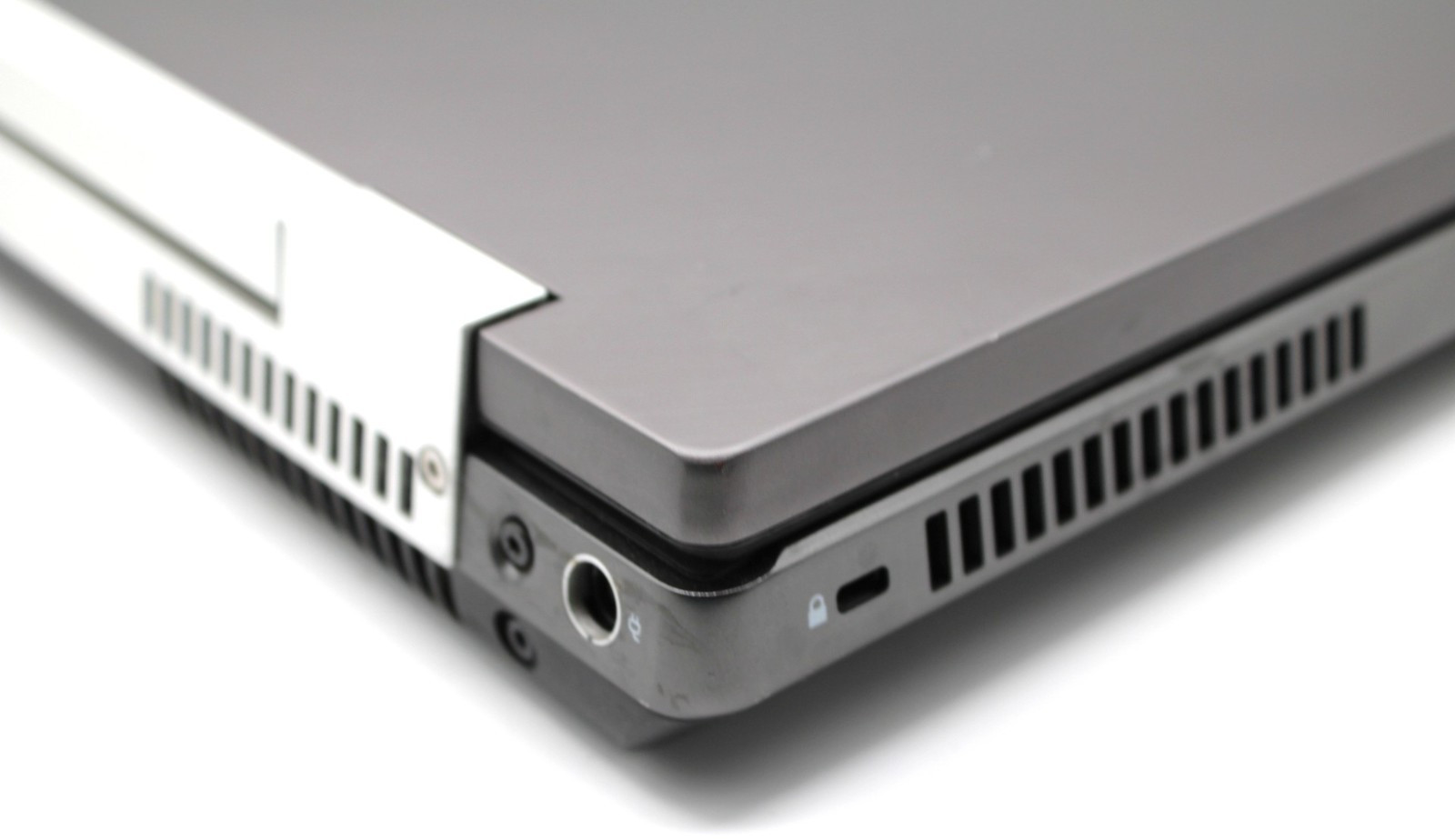 HP EliteBook 8760w i7-2670M@2.20GHz NO RAM STORAGE OR OS *USED/TESTED*