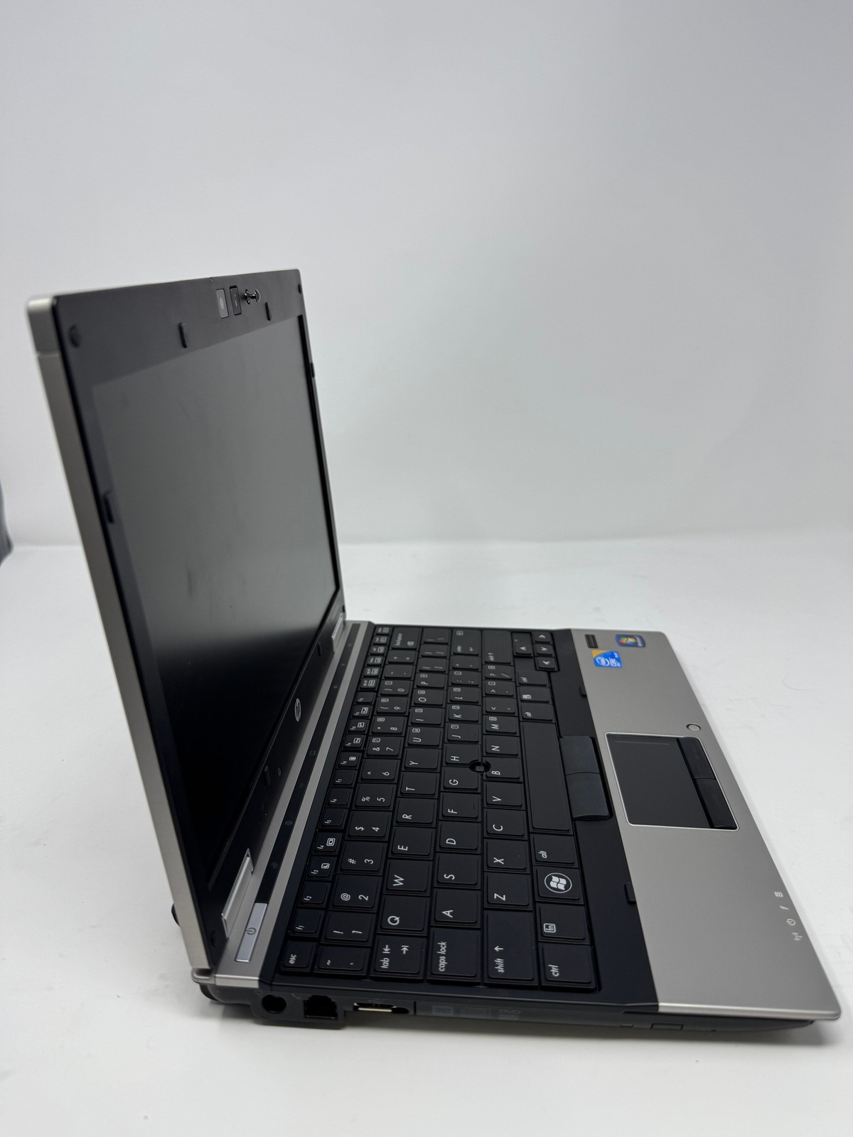 HP HP EliteBook 2540p (XT932UT) i7 L 640 6GB No HD Intel Integrated Graphics