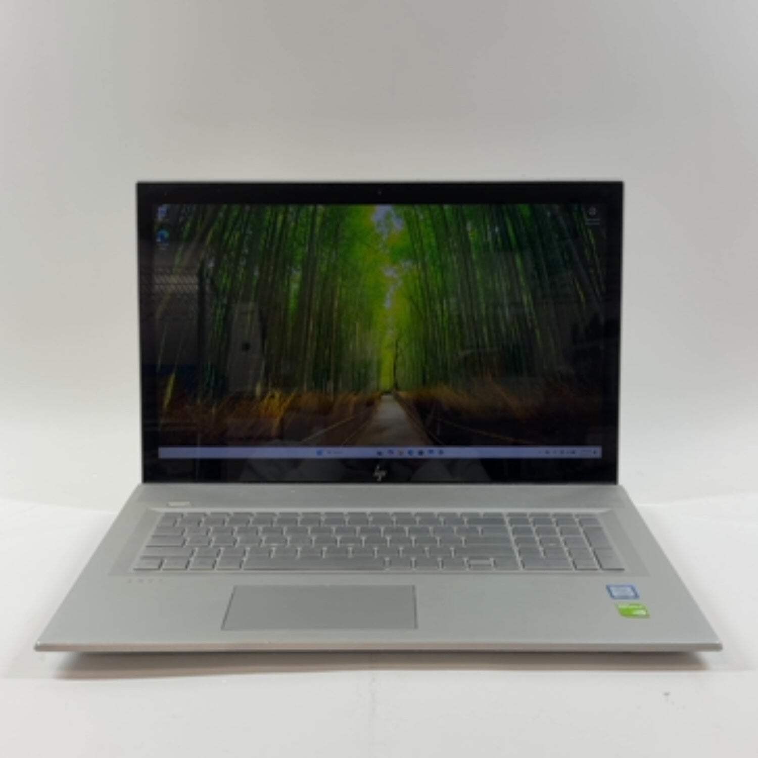 HP Envy 17T-BW000 17.3″ i7-8550U 1.9GHz 16GB RAM 128GB SSD GeForce MX150
