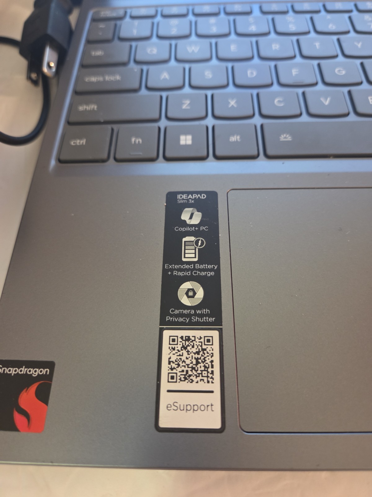 Lenovo IdeaPad Slim 3 15Q8X10 15.6″ Snapdragon X X1-26-100 2.9GHz 16GB RAM 256GB