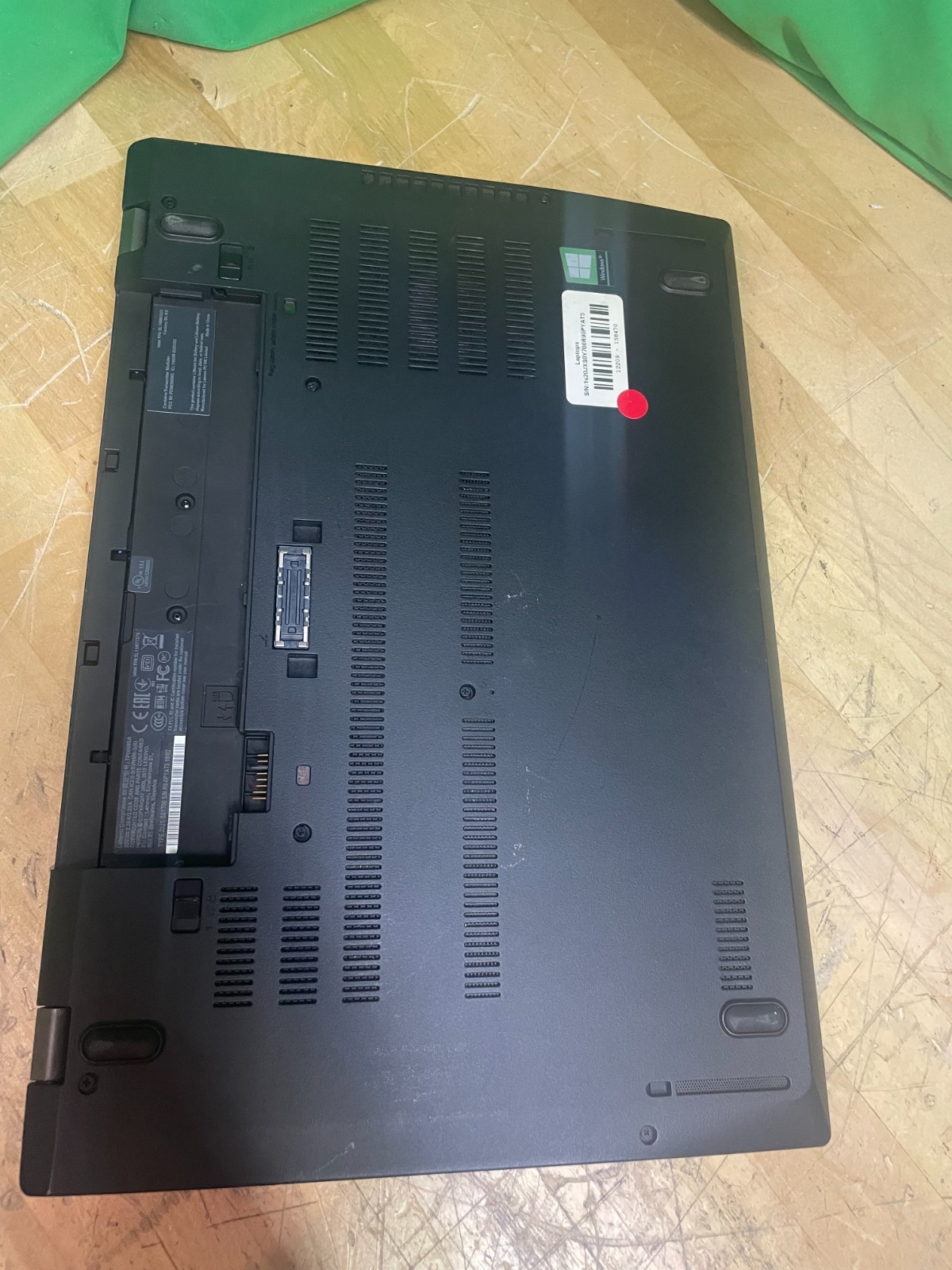 Lenovo Thinkpad T570 15″ Laptop Intel Core i5 – BAD LCD – PARTS/REPAIRS