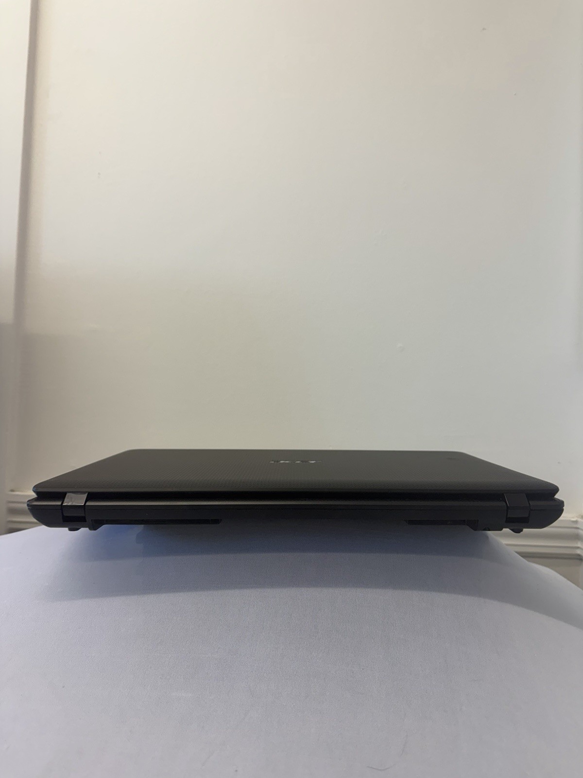 Acer Aspire 5336-2524 Laptop – Good Screen – Intel Celeron 900 – Read Des