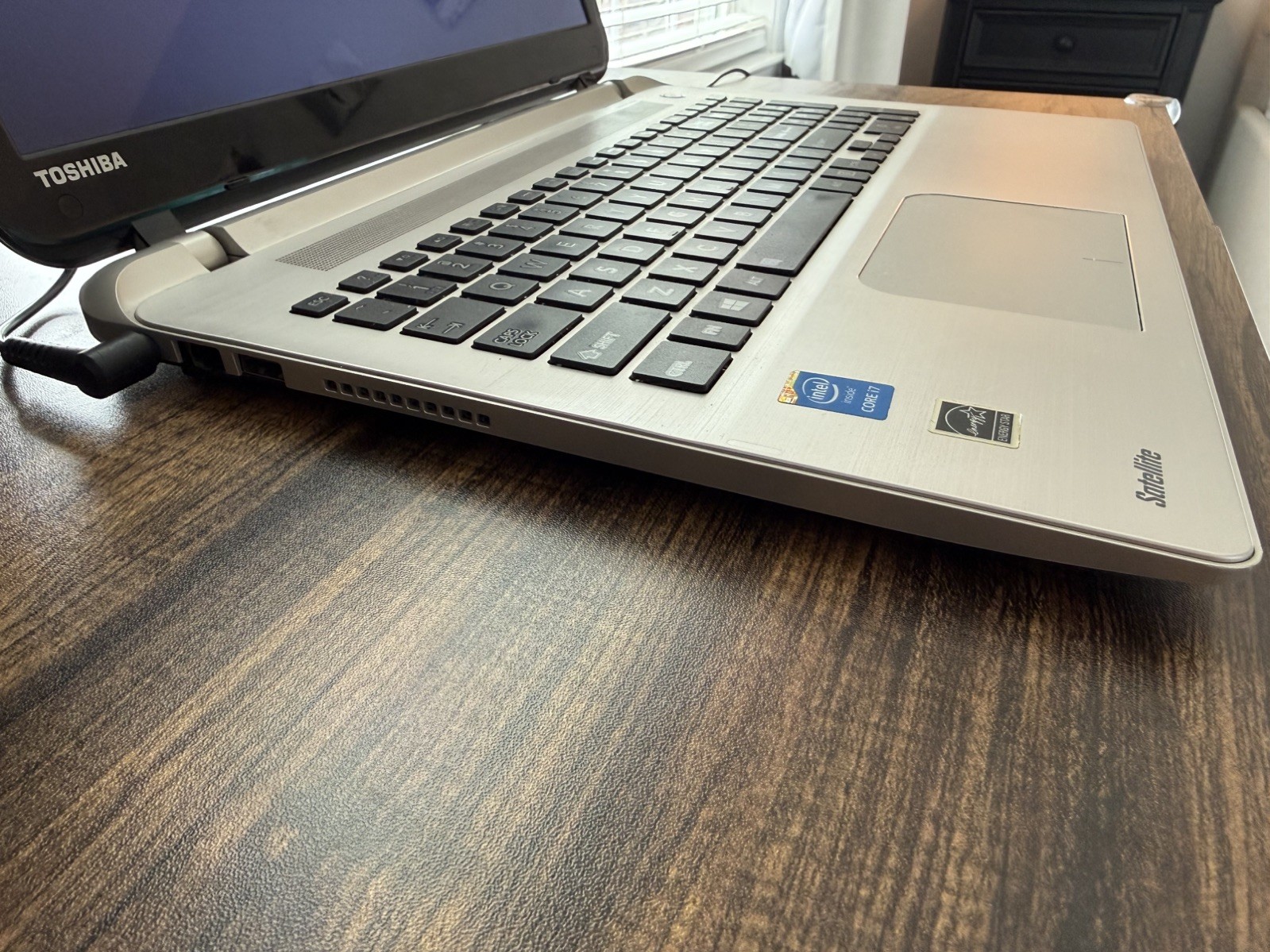 Toshiba Satellite S55-B5280 Laptop, intel i7 processor, harmon/kardon speakers