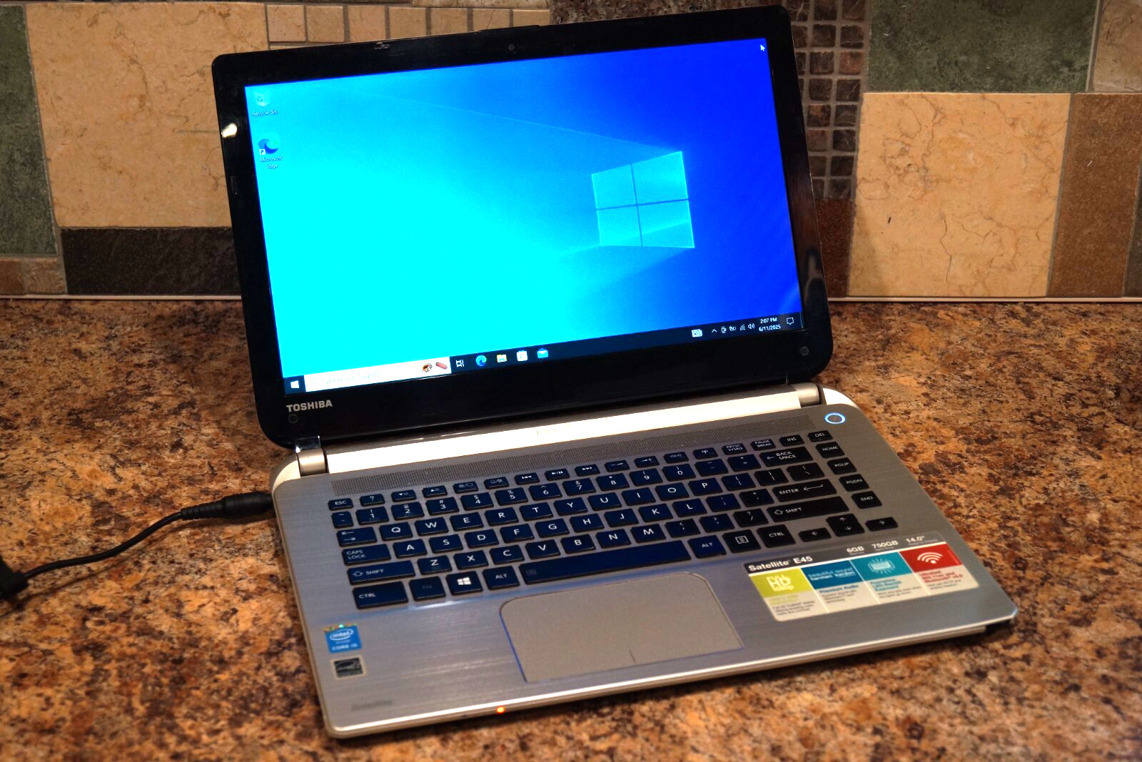 READ Toshiba E45-B4200 Gen4 i5@2.40GHz,6GB RAM,720GB HDD,22H2 Version WIN 10PRO