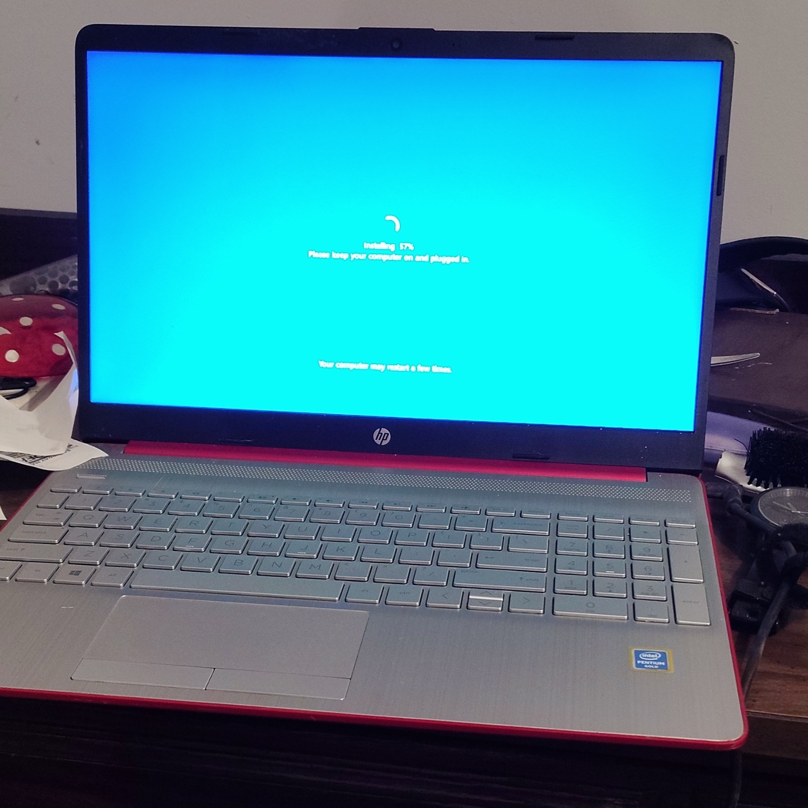 HP Notebook Laptop Intel Pentium Integrated Graphics Red Silver