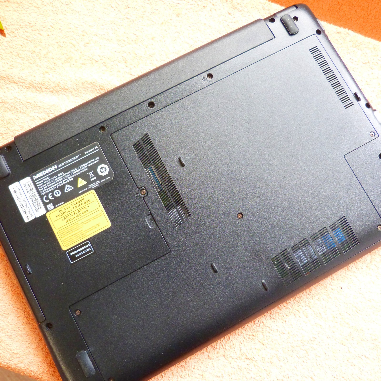 Medion ERAZER P6661 15″ FULLHD GTX l 32GB RAM NEW I SSD Windows 10 l i5 6G