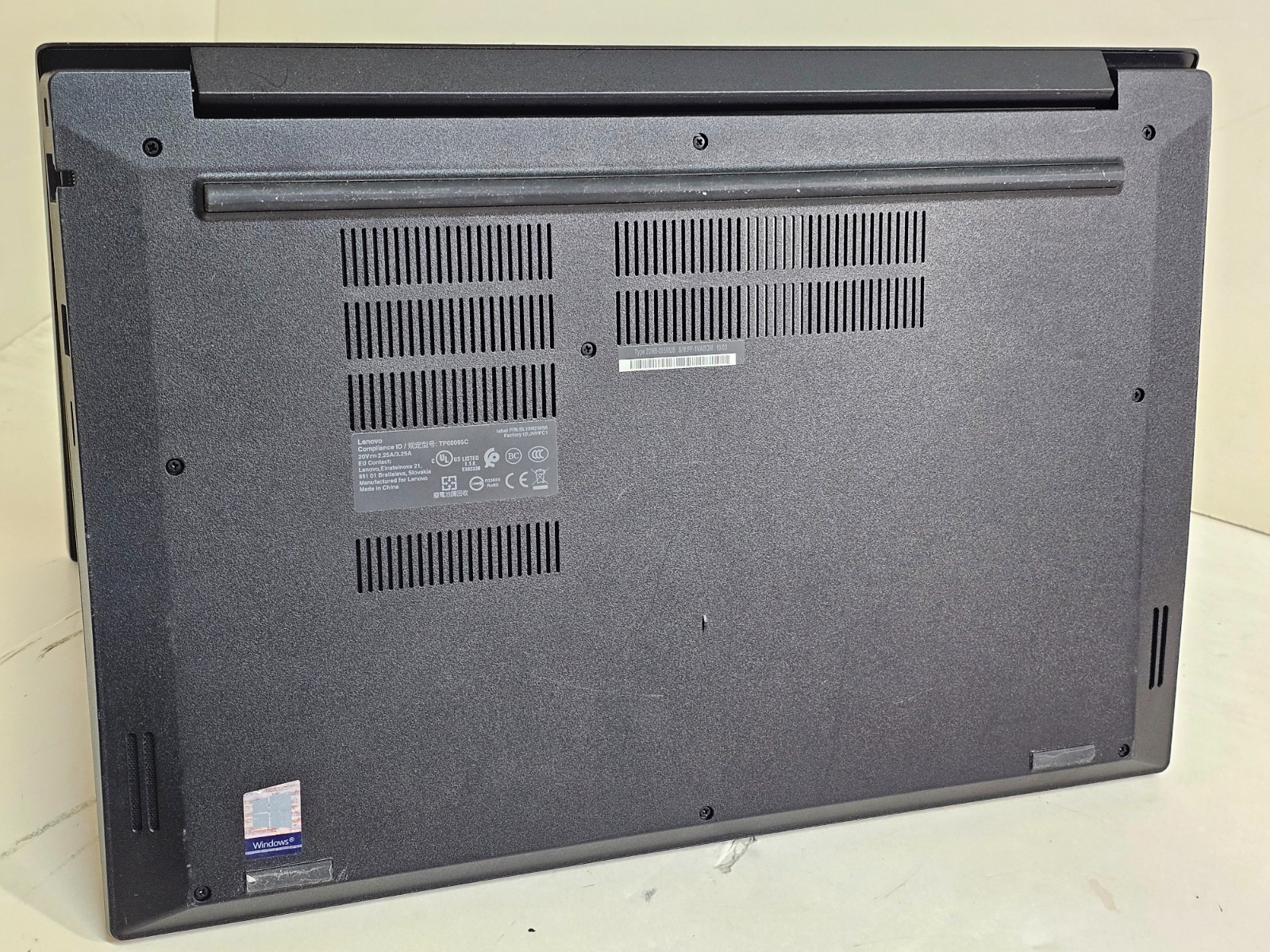 Lenovo ThinkPad E590 Laptop – 1.6 GHz i5-8265U 8GB 1TB Webcam 15.6″ – SP1