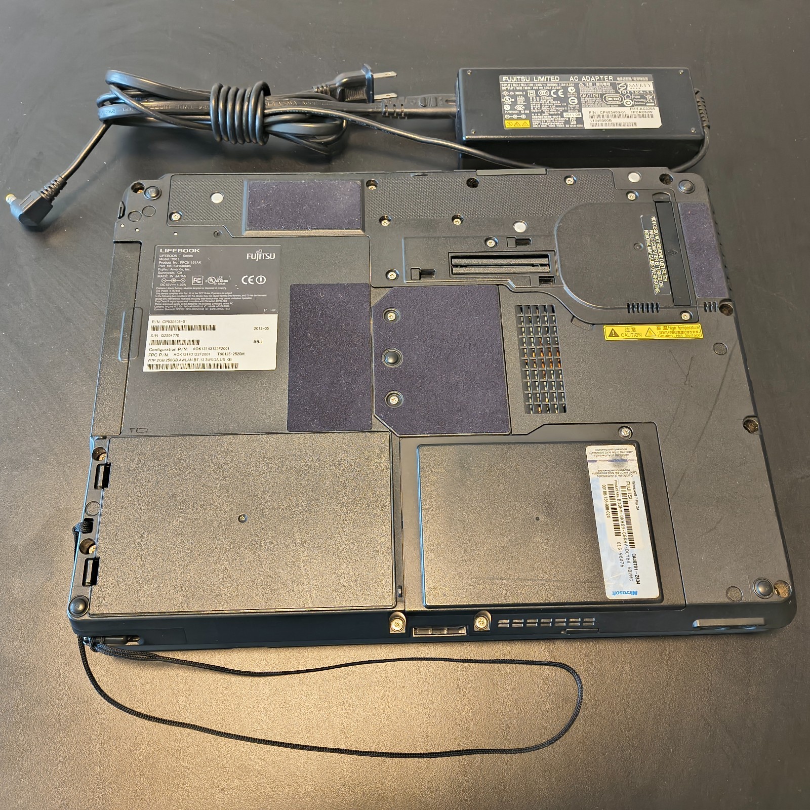 Fujitsu Lifebook T901 Laptop/Tablet i5, 8 GB RAM, 1 TB HDD, Win10 installed+case