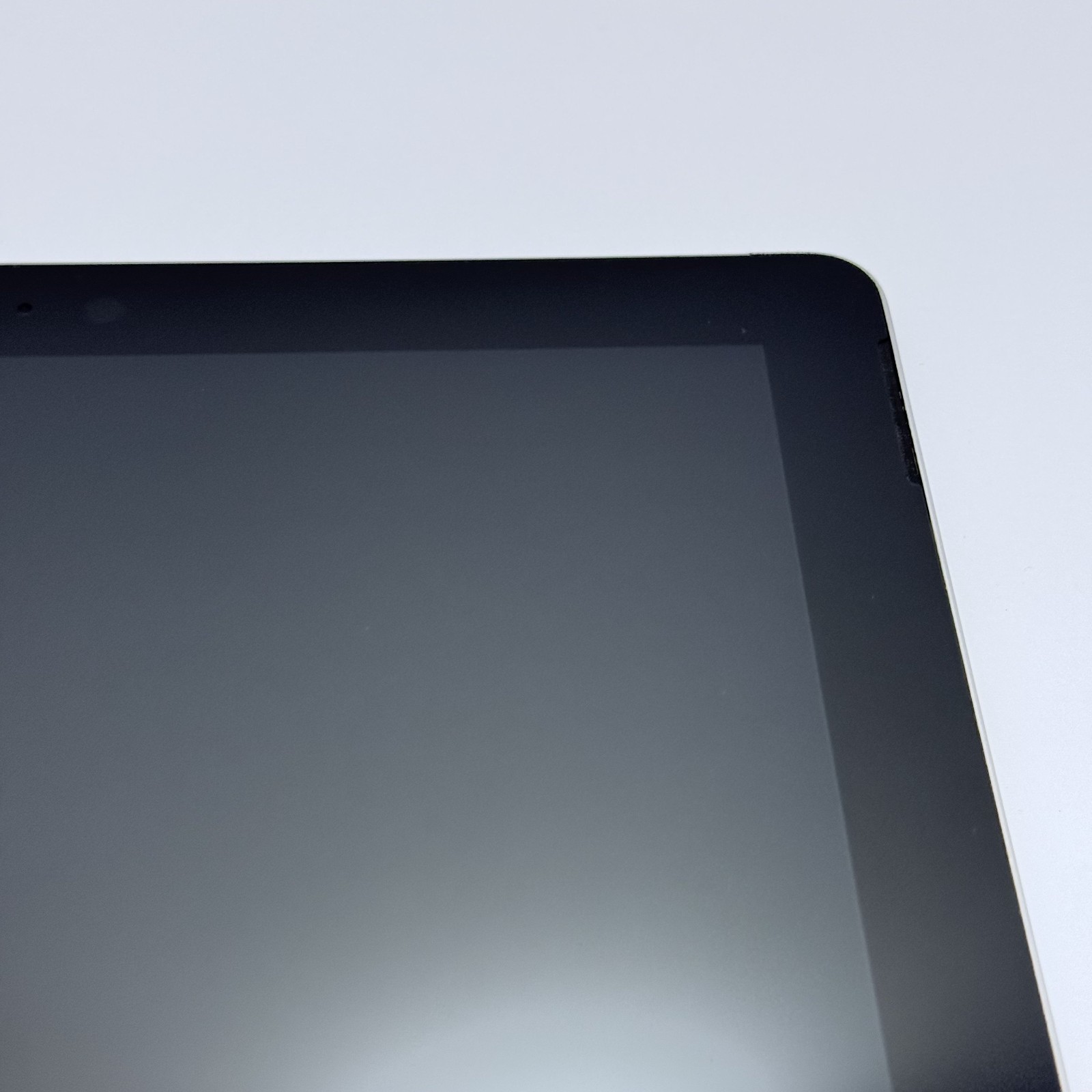 Microsoft Surface Go 1824 Pentium 4415Y 8GB RAM 128GB SSD 10″ – Silver (GRADE C)