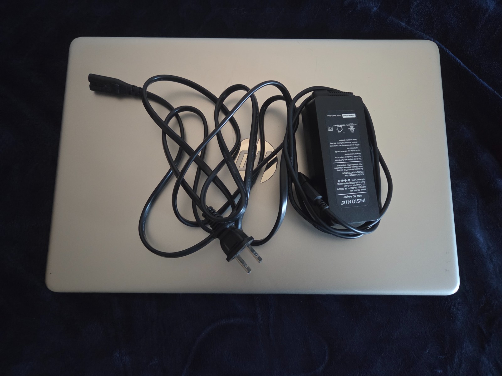 HP 15z-EF1000 15.6″HD Core AMD Athlon 3150U 2.4GHz 8GB + Charger