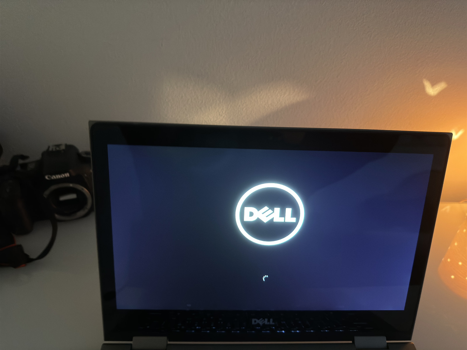 Dell Inspiron 15 7573 15.6 inch (512GB, Intel Core i7 7th Gen., 1.80GHz,…