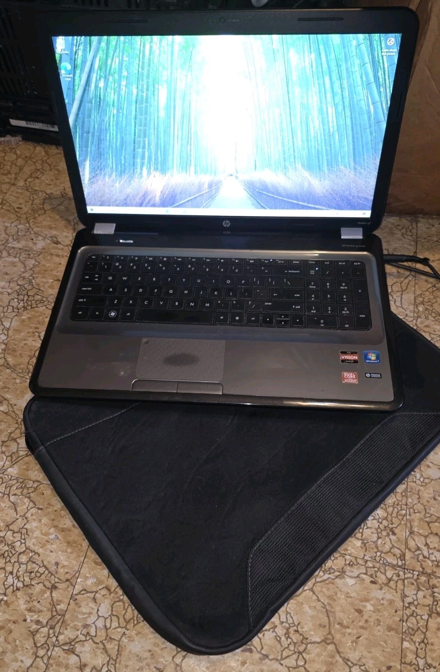 HP Pavilion g7-1316dx (500GB, AMD A4-3305M 1.90GHz, 4GB) 17″ Laptop Win10 w/Bag