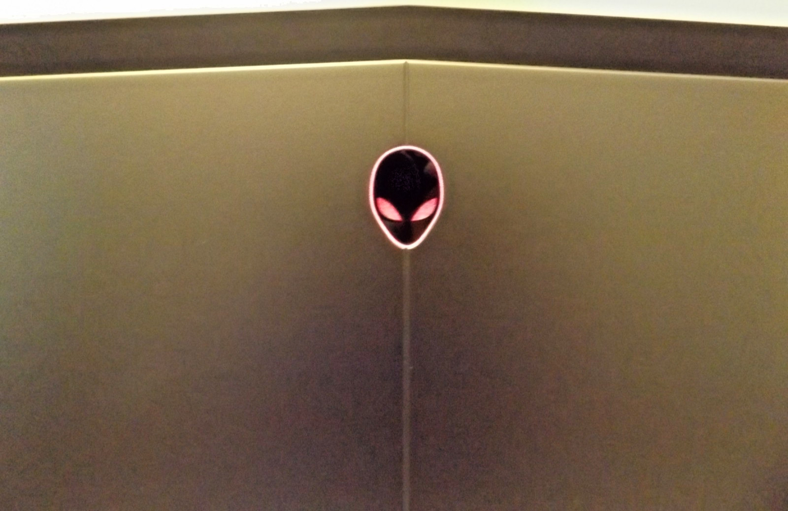 Dell Alienware 17 R4 i7-7700HQ GTX 1070 8GB Vram 16GB RAM 1.25TB SSD Grade A