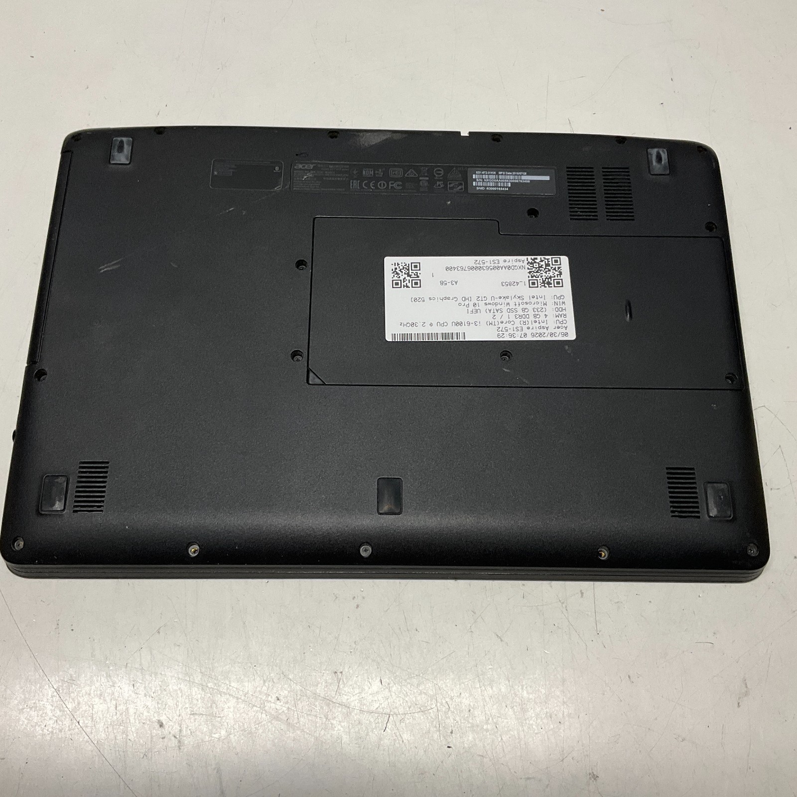 Acer Aspire ES1-572 Laptop Intel Core i3-6100U @ 2.30 GHz 4GB 250GB SSD Win 10