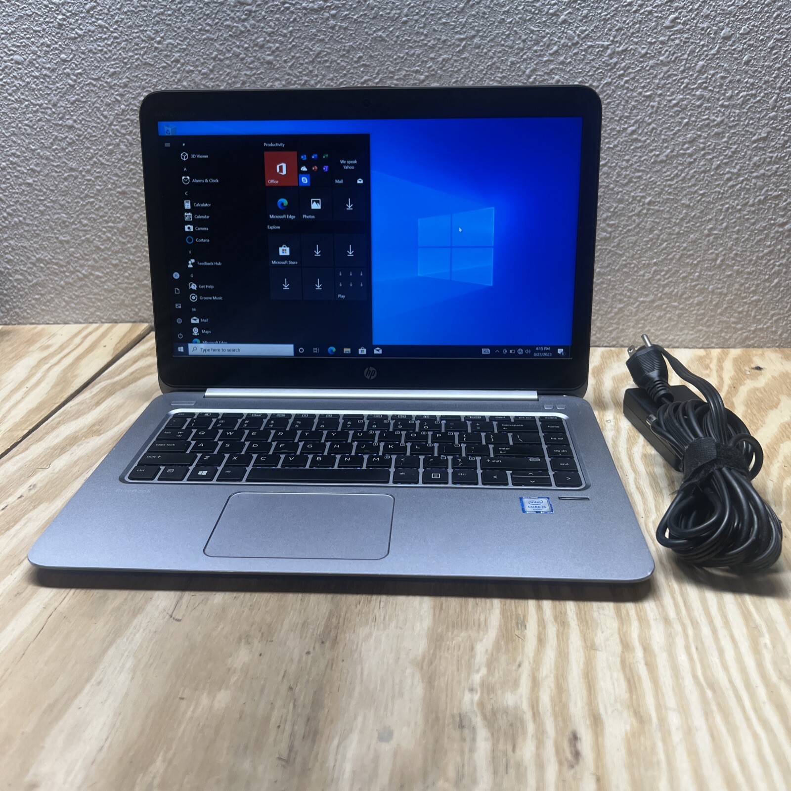 HP EliteBook Folio 1040 G3 Core i5-6300U 2.4 GHz 8 GB 256 GB SSD Windows 10 Pro