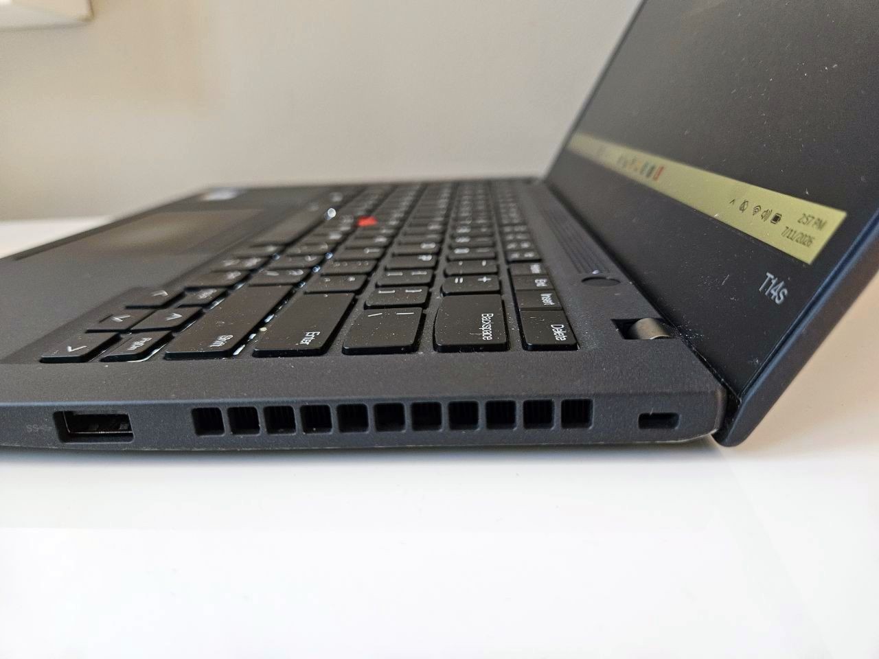 ThinkPad T14s Gen 2 14-inch i7-1185G7 16Gb RAM 512Gb NVME Win 11 Pro