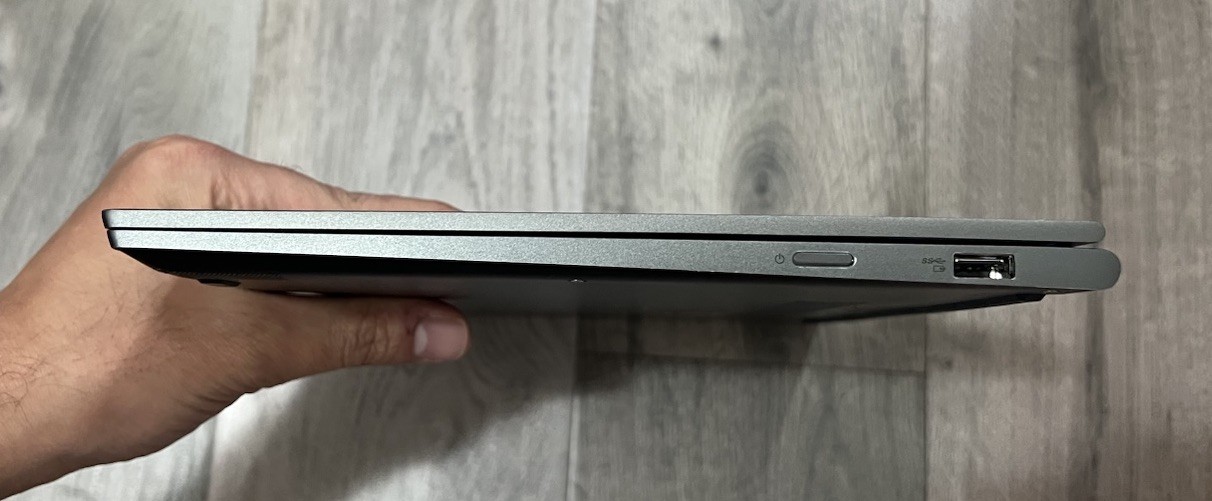 Lenovo Yoga 13.3” Touchscreen Laptop i7 8th Gen CPU 8GB 120GB SSD Win 11H + AC