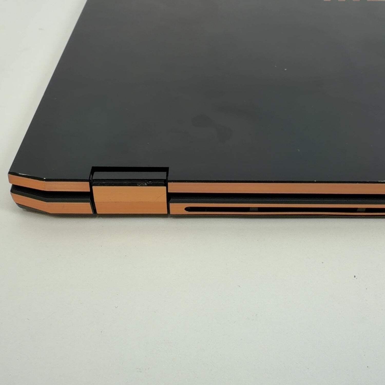 Broken MSI Summit E13 Flip Evo A13MT 13.4″ i7-1360P 16GB RAM 1TB SSD Cracked