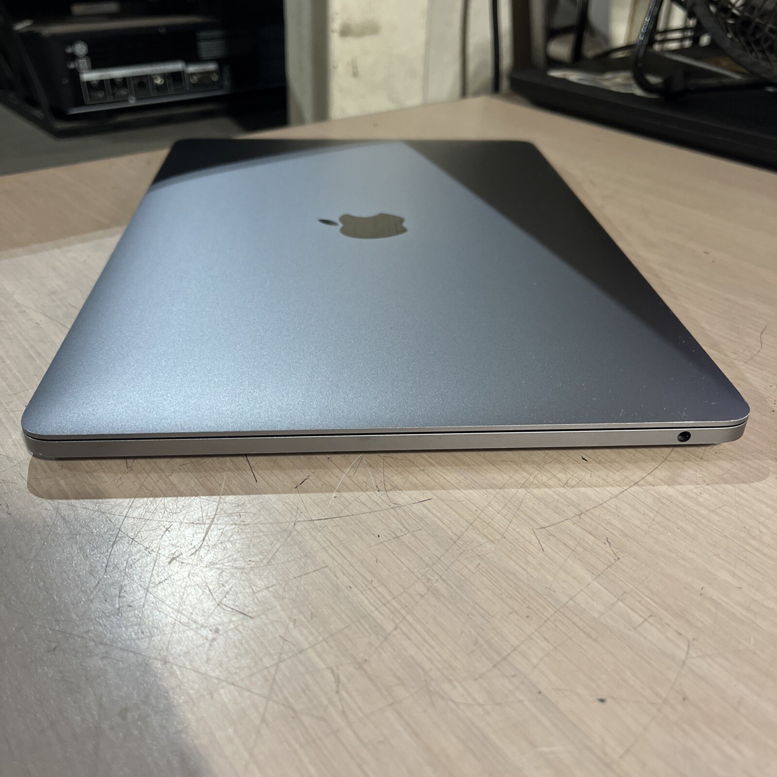 APPLE MACBOOK PRO 13″ MID 2017 CORE I5-7360U 2.3GHZ 8GB RAM NO OS .