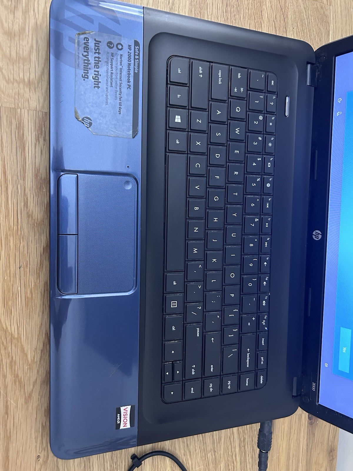 HP 2000 2B19WM NOTEBOOK AMD E 300 4GB RAM Windows 300GB HD