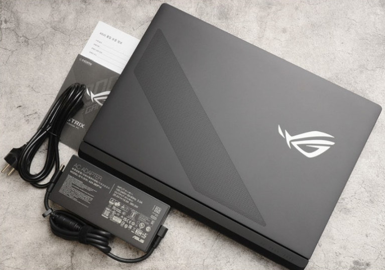 ASUS ROG Strix Scar 18 G835LW-SA045W / Win11 18″ RTX5080 Ultra9 32G/1TB Laptop