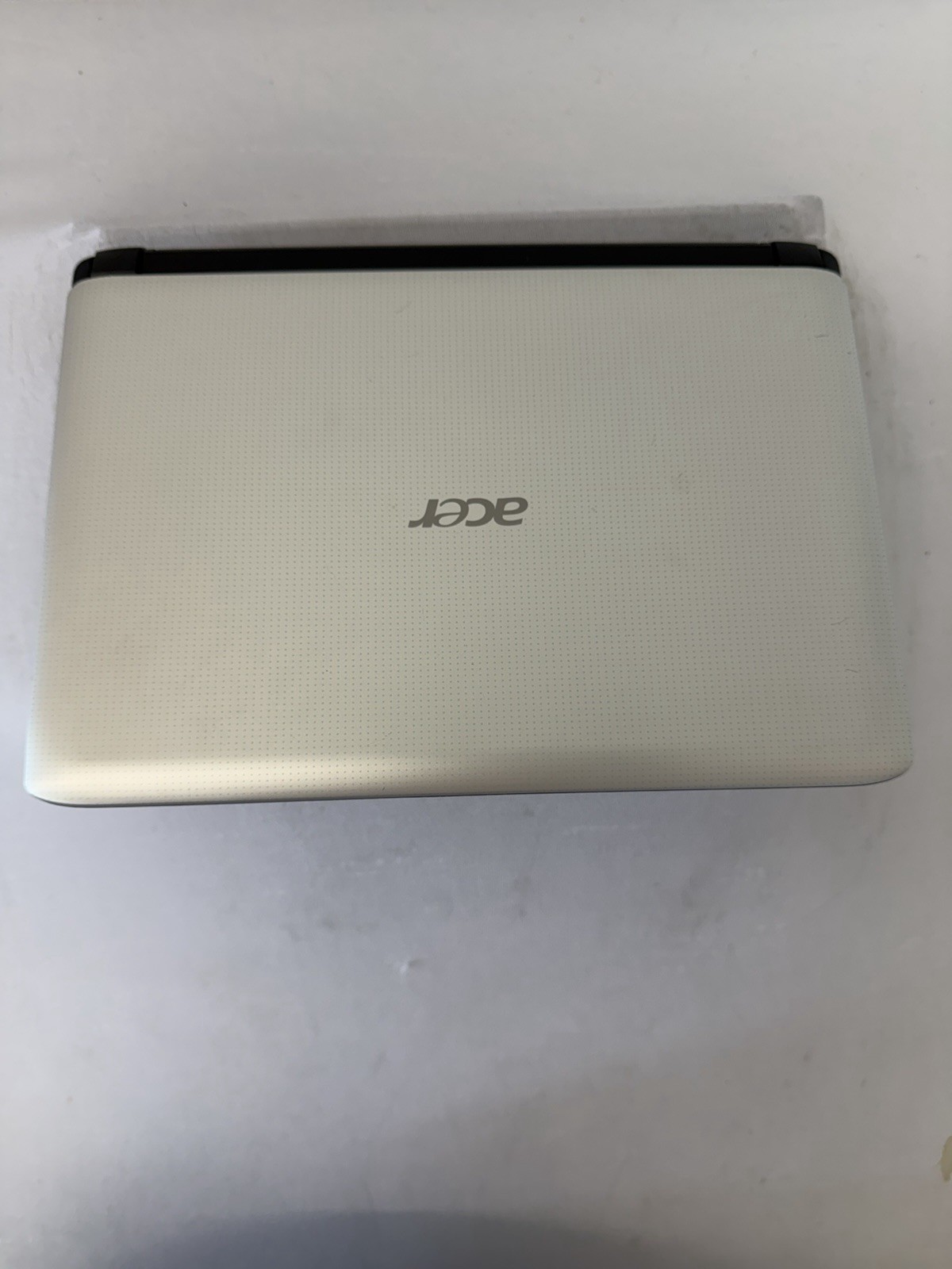 Acer Aspire One Laptop – Good Screen – Intel Atom N450 – Read Des