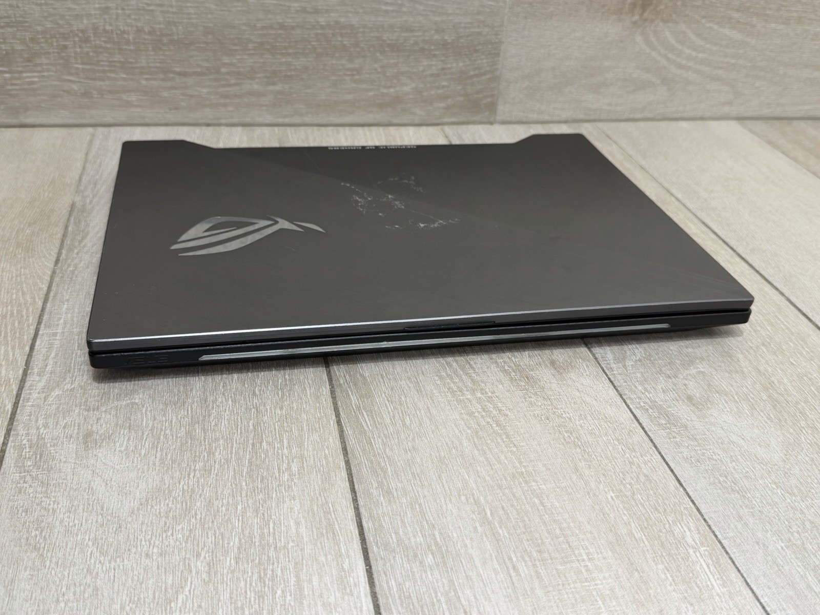 Asus Strix GL504G 15.6″ Core i7-8750H GeForce GTX 1070 8GB RAM 500GB NVMe SSD