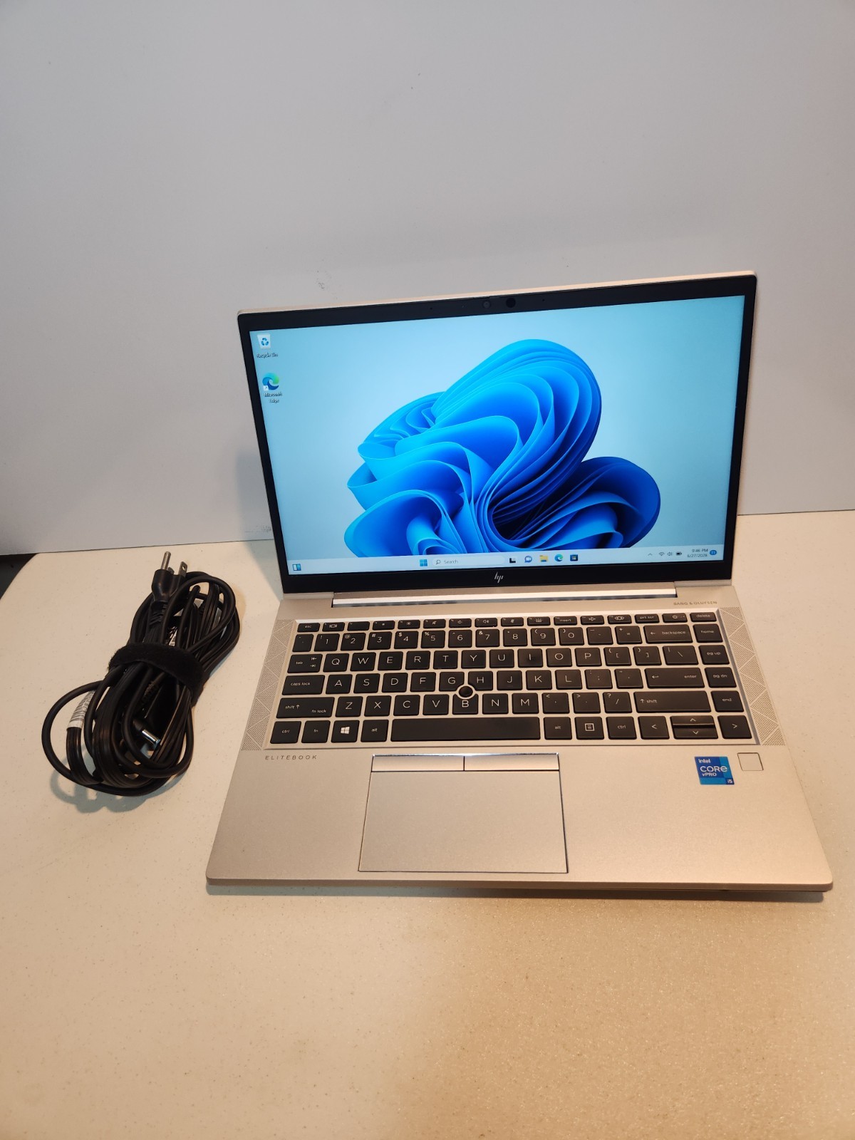 HP Elitebook 840 G8 14 FHD i5-1145G7 2.60GHz 16GB 512GB SSD – MINOR BEZEL SPLIT
