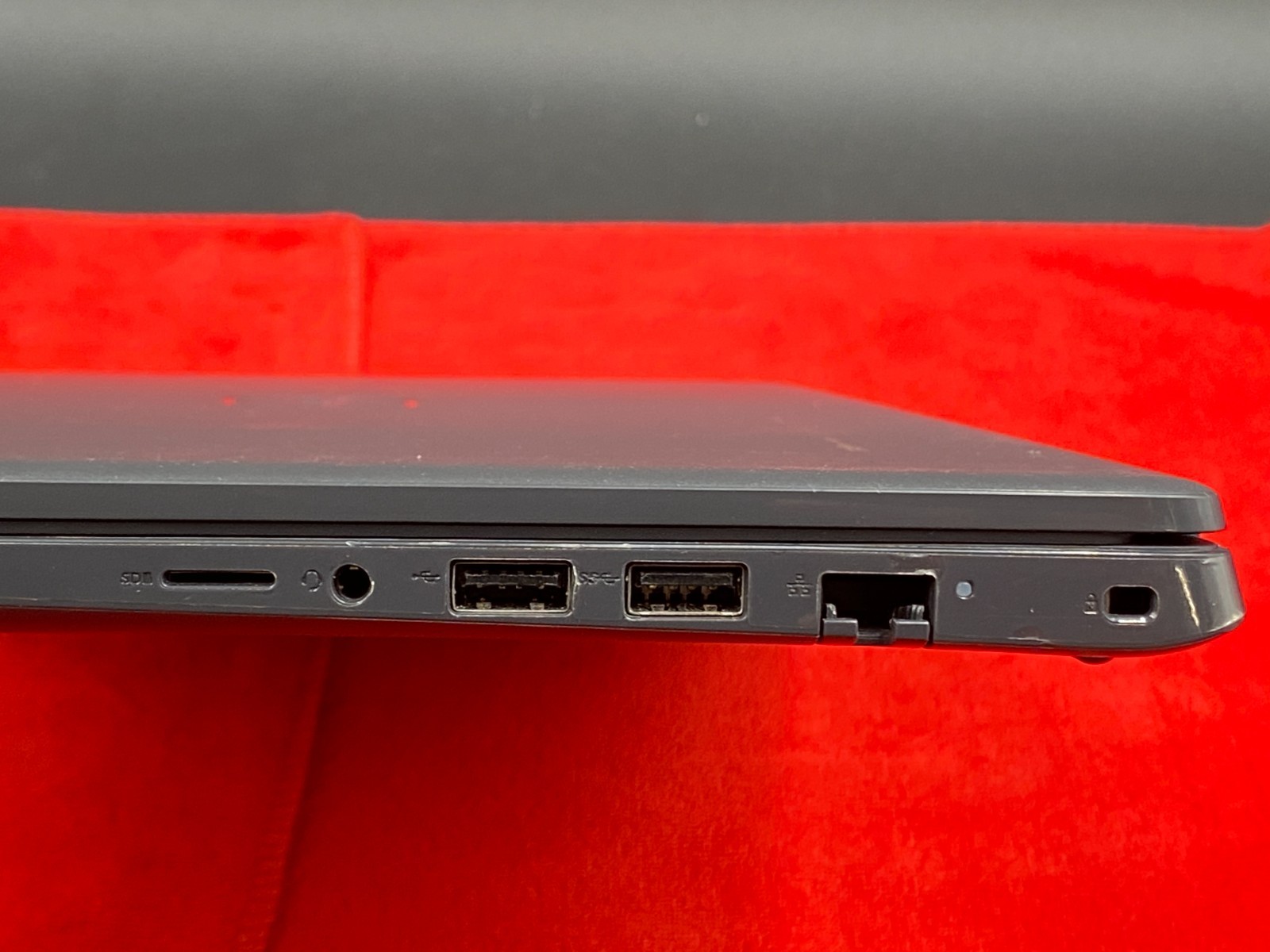 DELL LATITUDE 3410 14″ i7-10510U 8GB RAM 256GB SSD WINDOWS 11+CHARGER GRADE B+