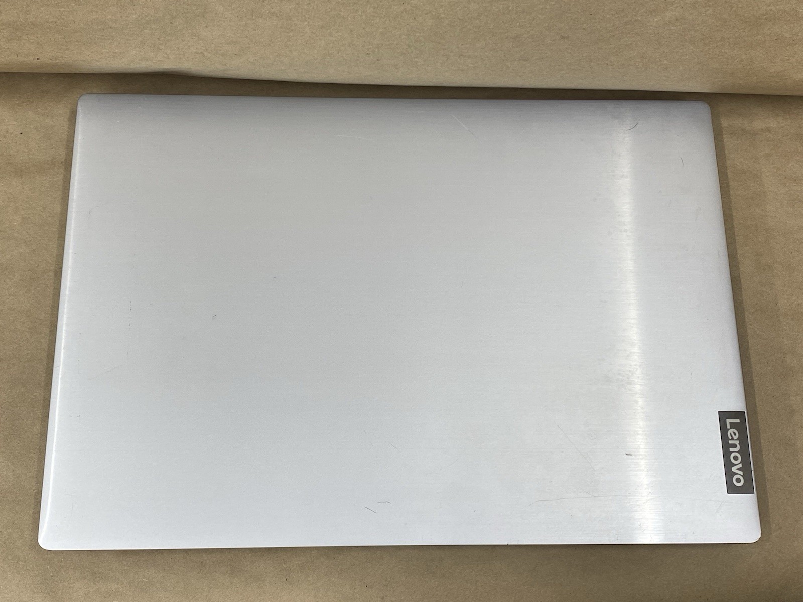 Lenovo 81LG – 15.5″ HD – CPU 5405U – 8GB – 256GB SSD – Win 11 Pro – READ