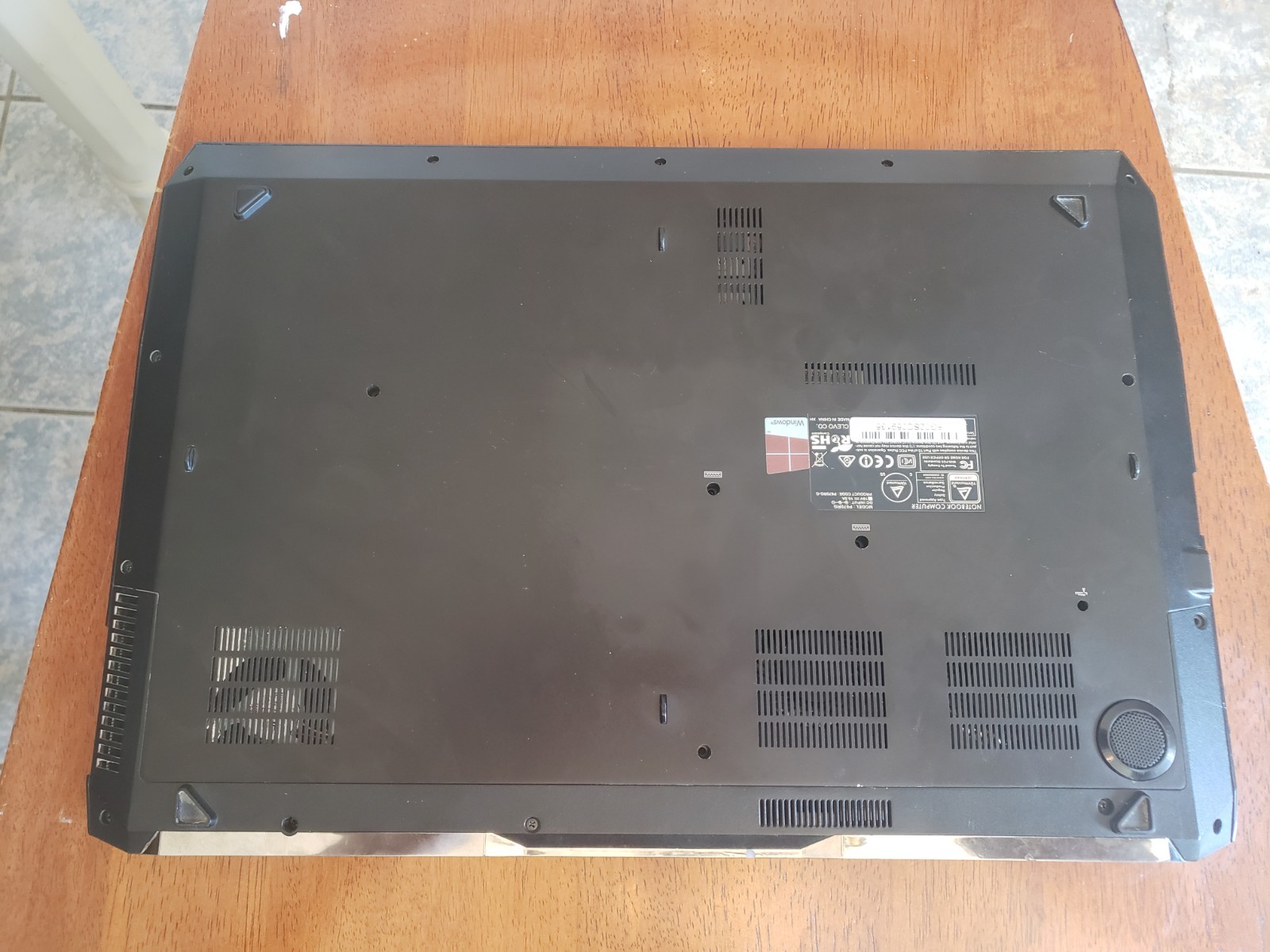 Sager Clevo P670RG 75hz Gsync i7 6820hk 16gb DDR4 GTX 980M 8GB 240gb+2tb Win10