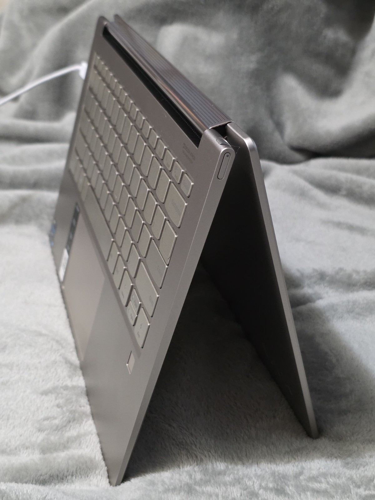 Lenovo Yoga 9i 14-inch Display, Works Excellent! Minor Scratches, Well Cared For