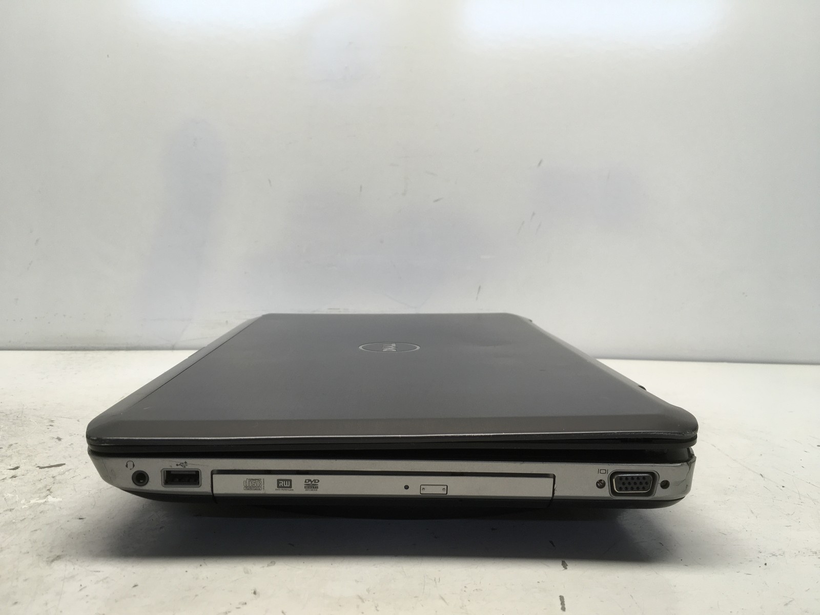 Dell Latitude E5520 Intel i3-2330M 2.2GHz 4 GB NO HDD No Batt