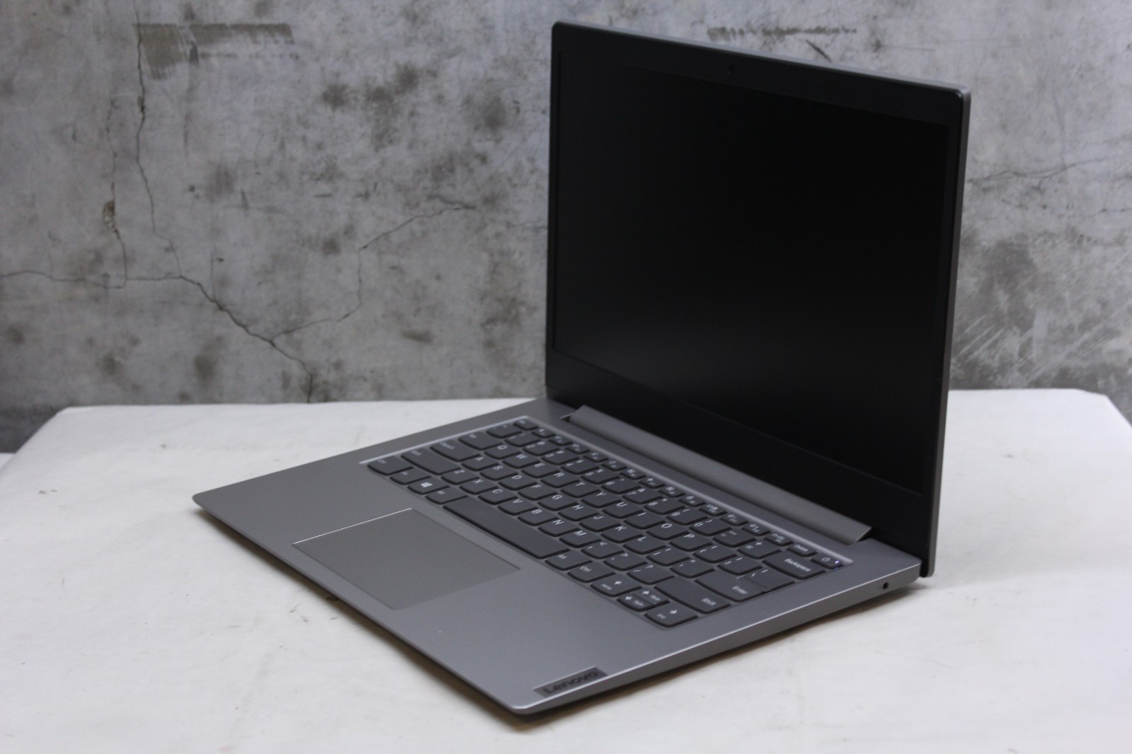 Lenovo IdeaPad Slim 1-14A | AMD A6-9220, 4GB Ram, 64GB emmc, Linux Mint *Read