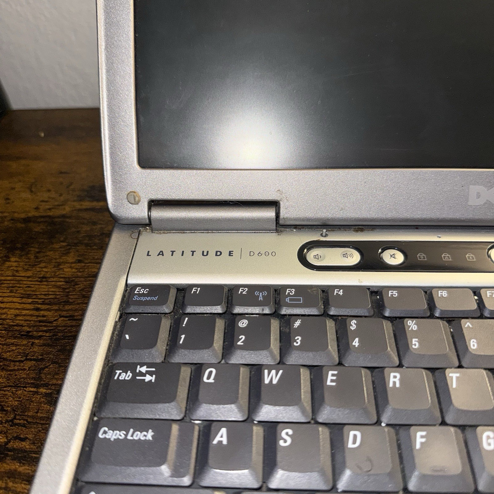 Dell Latitude D600 14″ 1.40GHz/64GB SSD/1GB/Serial/Parallel/ATI GPU/XP Untested